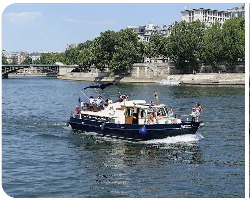 Photo of the Senang, one of the best private Seine river cruise boats in Paris